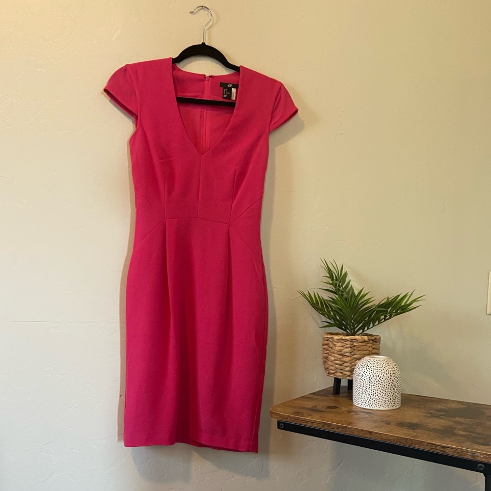 Body-conscious business dress.